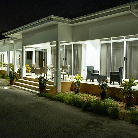 Macmillan'S Holiday Villas Grand Anse  Exterior foto